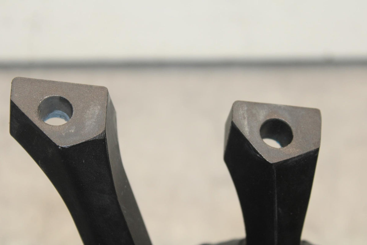 2011 Suzuki GSXR600 REAR BACK PASSENGER PEG SET PAIR BB602