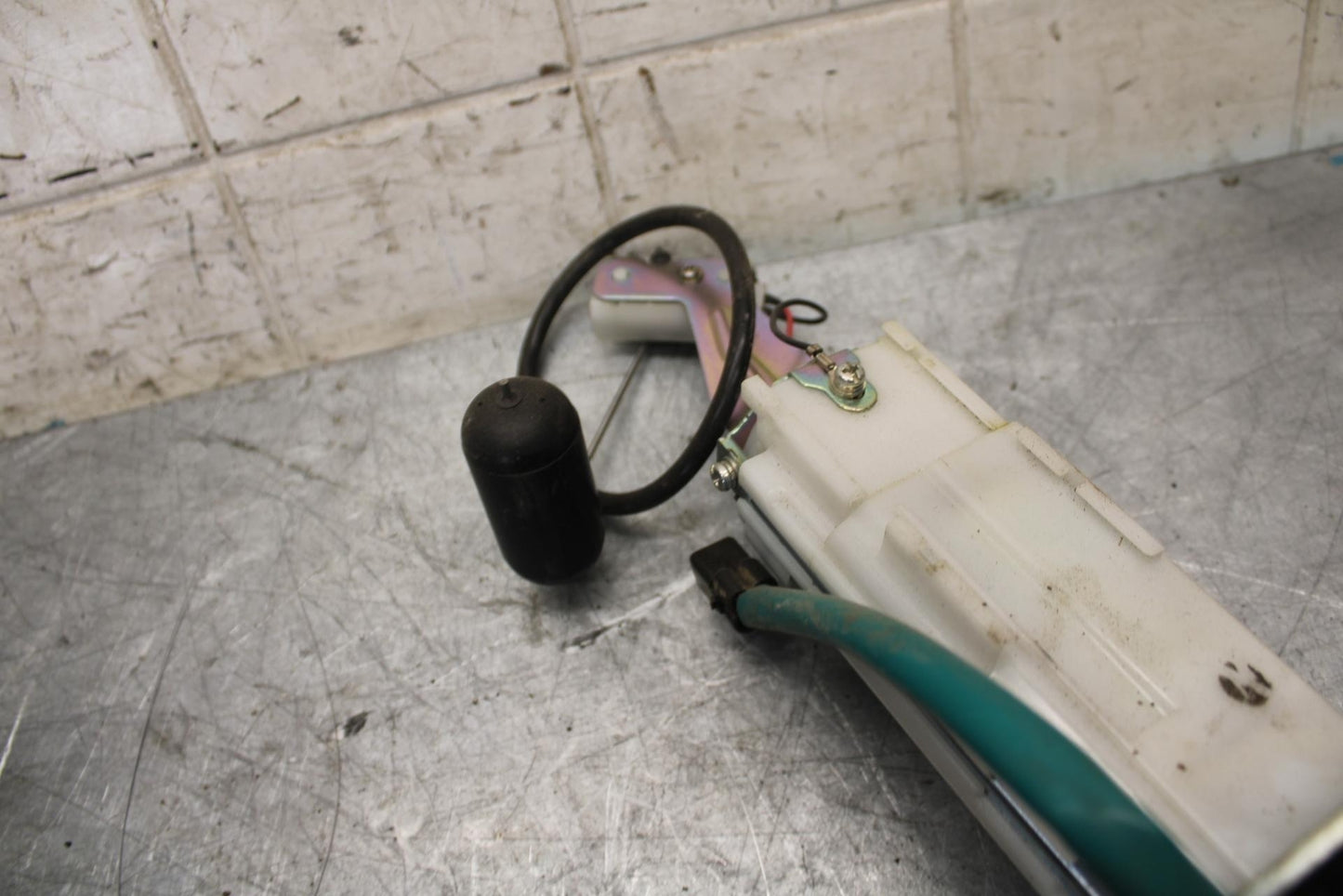 19-20 KAWASAKI NINJA ZX6R FUEL PUMP GAS PETROL SENDER UNIT 49040-0779 BB528