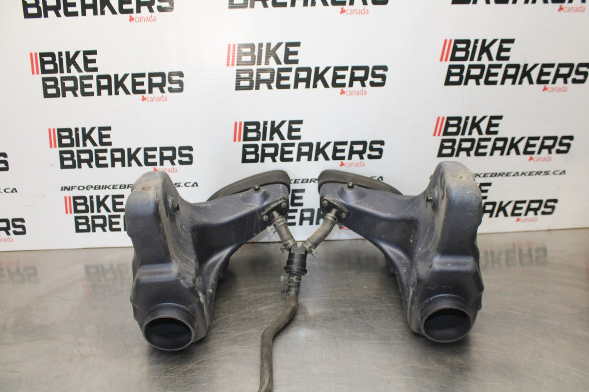 98 KAWASAKI NINJA ZX6 RIGHT LEFT AIR INTAKE DUCTS BB870