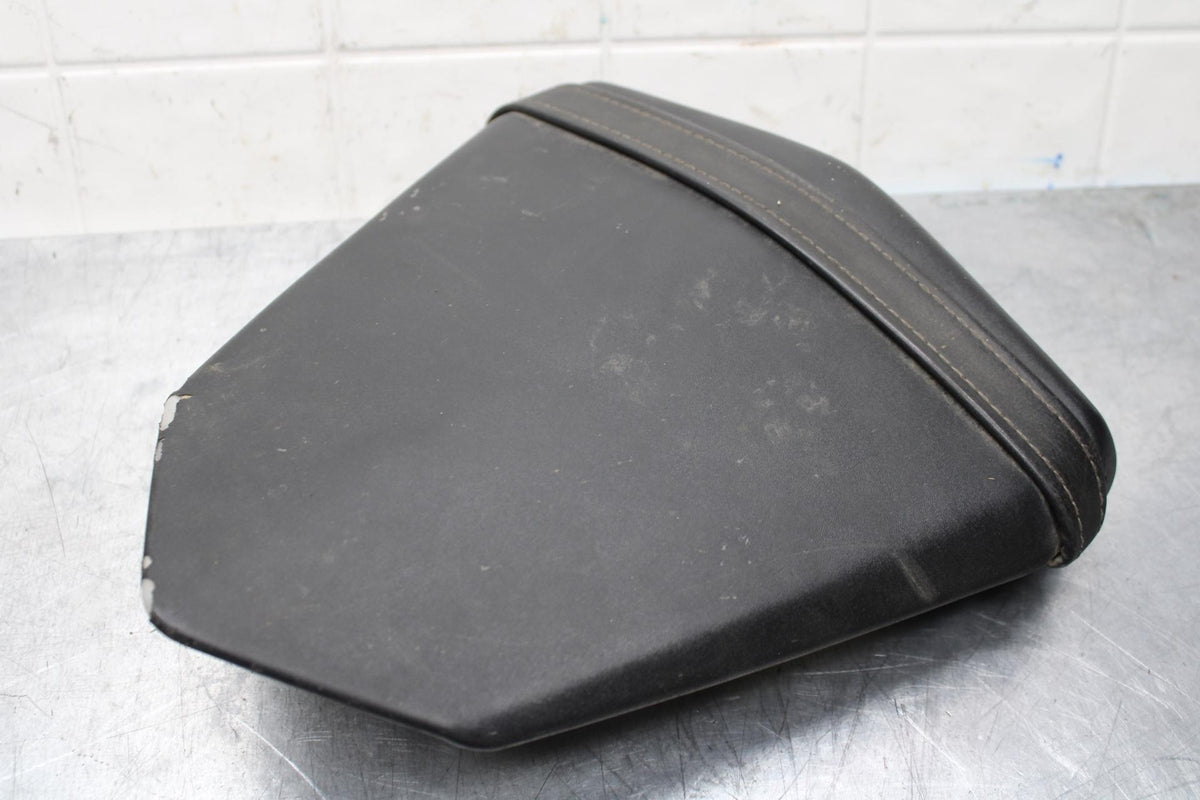 2007 Yamaha YZF R6 REAR BACK PASSENGER TANDEM SEAT PAD SADDLE PILLION BB590