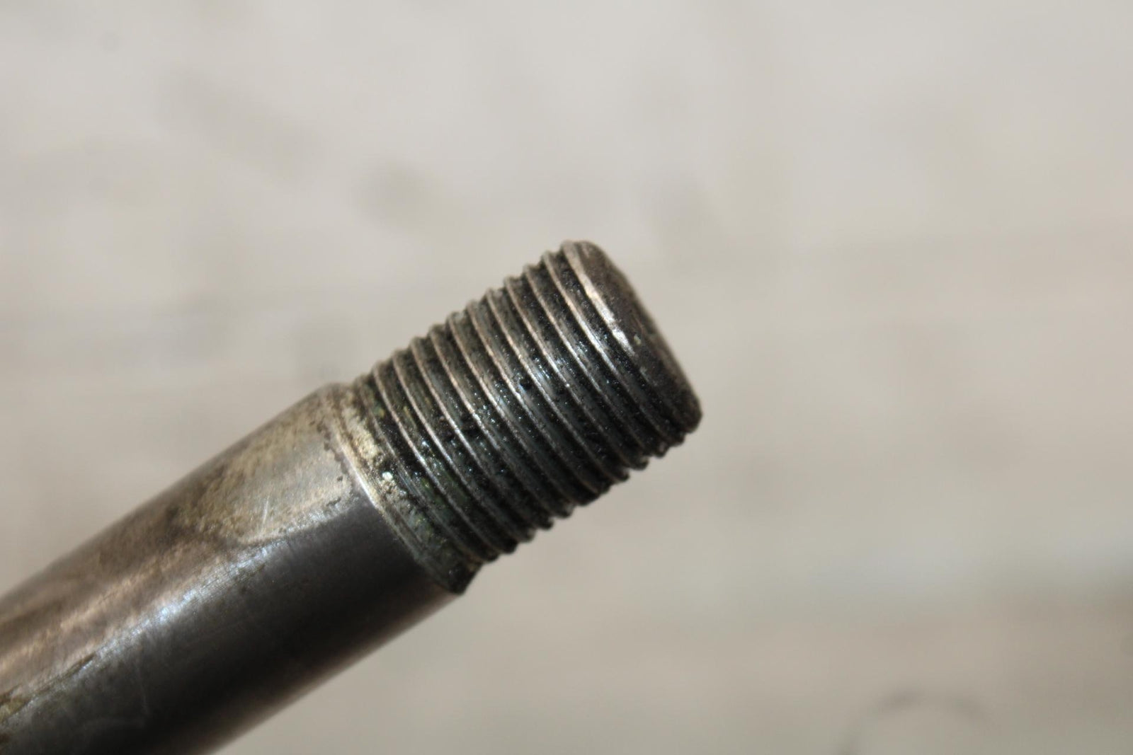 00-01 KAWASAKI ZZR600 FRONT WHEEL RIM AXLE PIVOT BOLT BB568