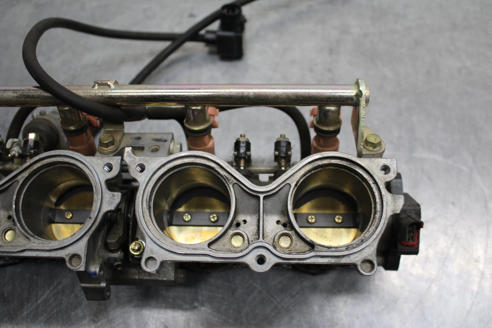 03-04 HONDA CBR600RR MAIN FUEL INJECTORS / THROTTLE BODIES BB134