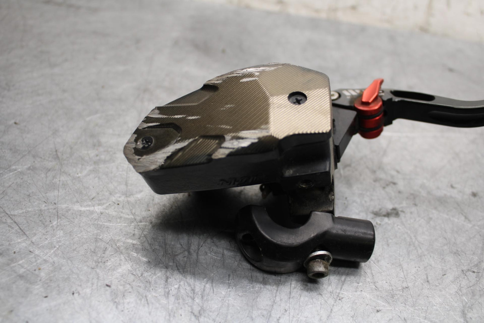 17 KAWASAKI Z900 ZR900 FRONT BRAKE MASTER CYLINDER w/ LEVER 43015-0703 BB549