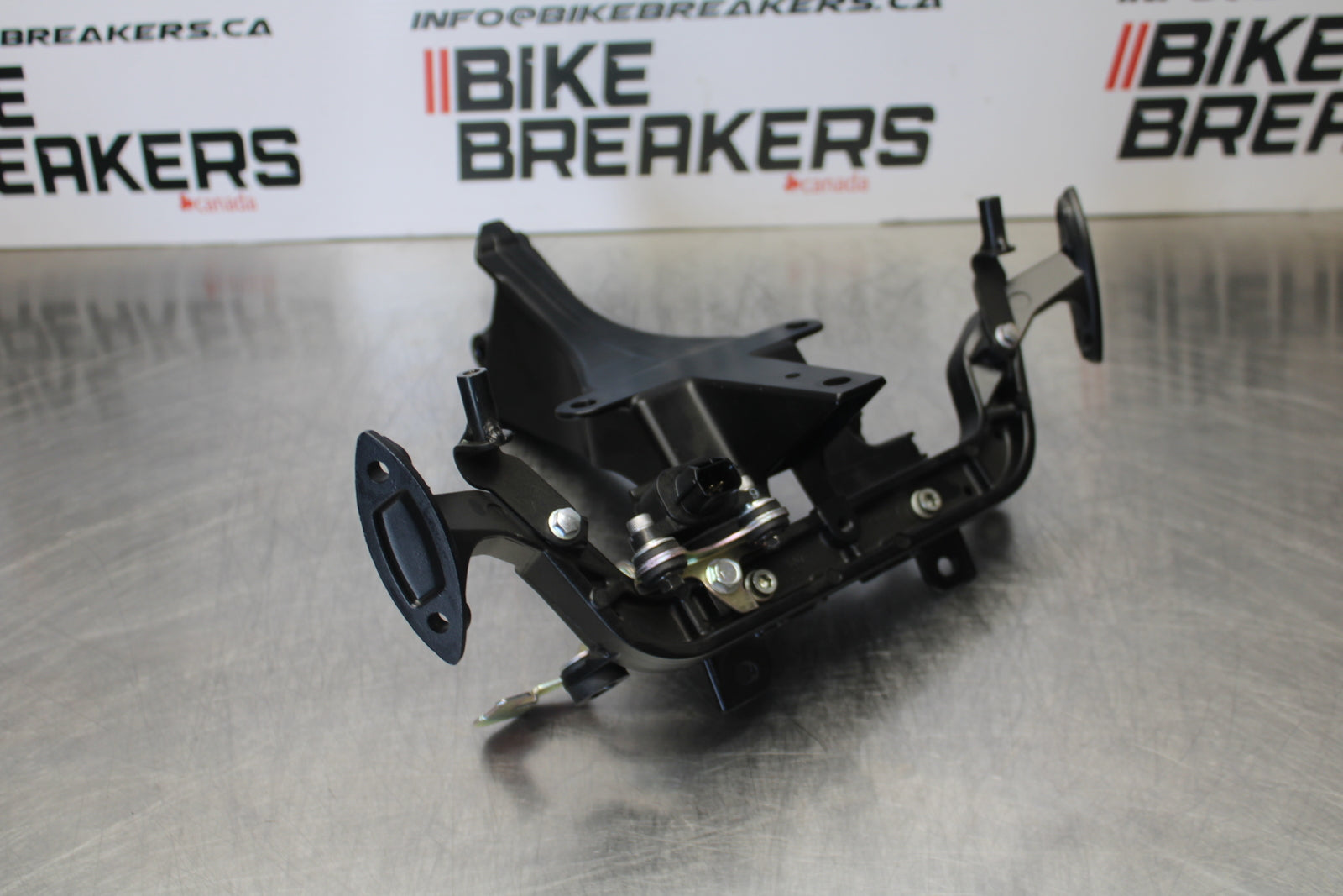 23-24 KAWASAKI NINJA ZX14R NEW!! UPPER FAIRING MIRROR GAUGES STAY BRACKET BB169