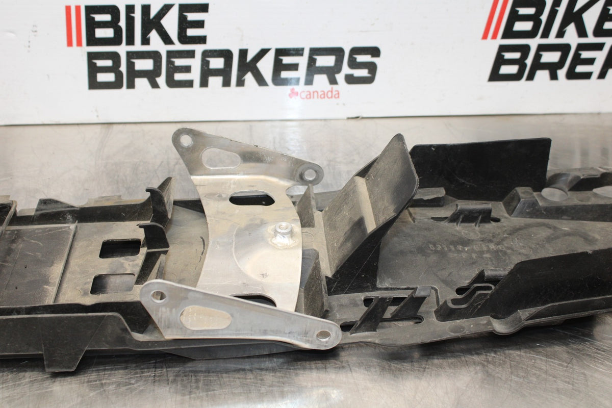 06-07 SUZUKI GSXR 600 REAR BACK TAIL UNDERTAIL BATTERY TRAY PLASTIC BB178