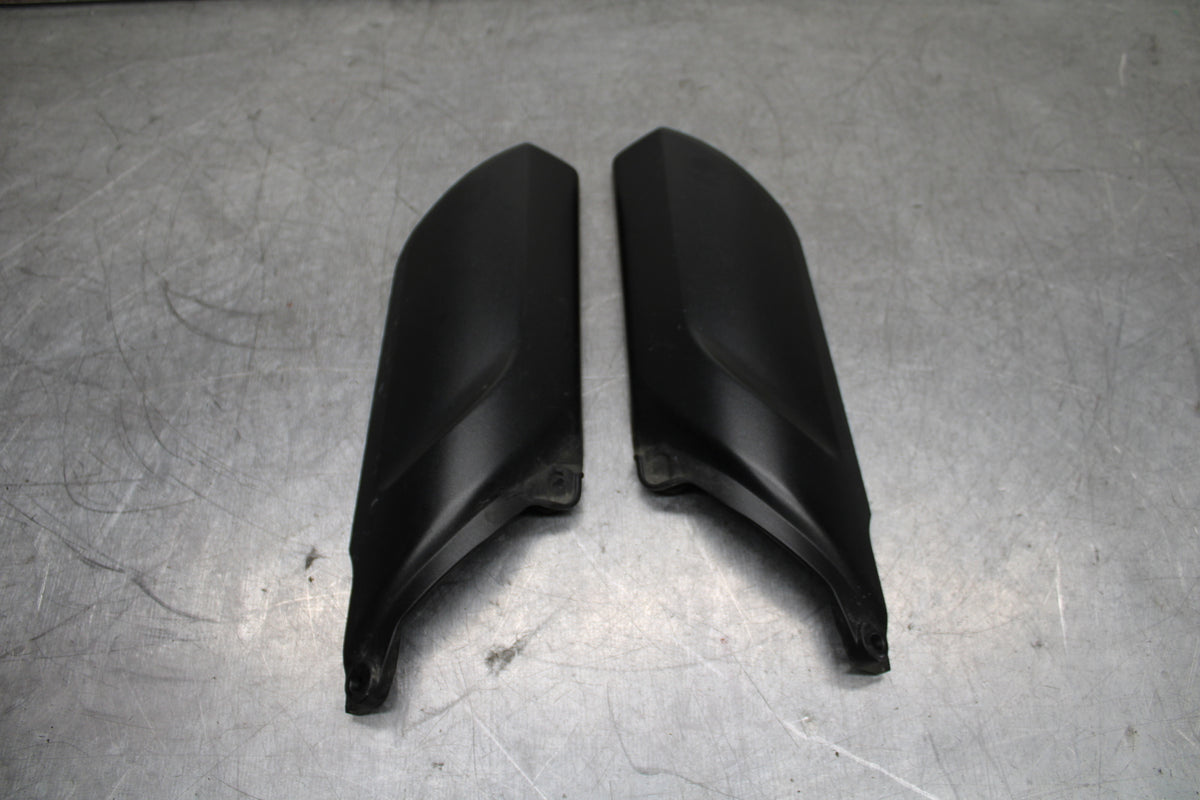 12-17 KAWASAKI ER-6N Z650 FRONT FORK GUARD COVER SET PAIR BB709