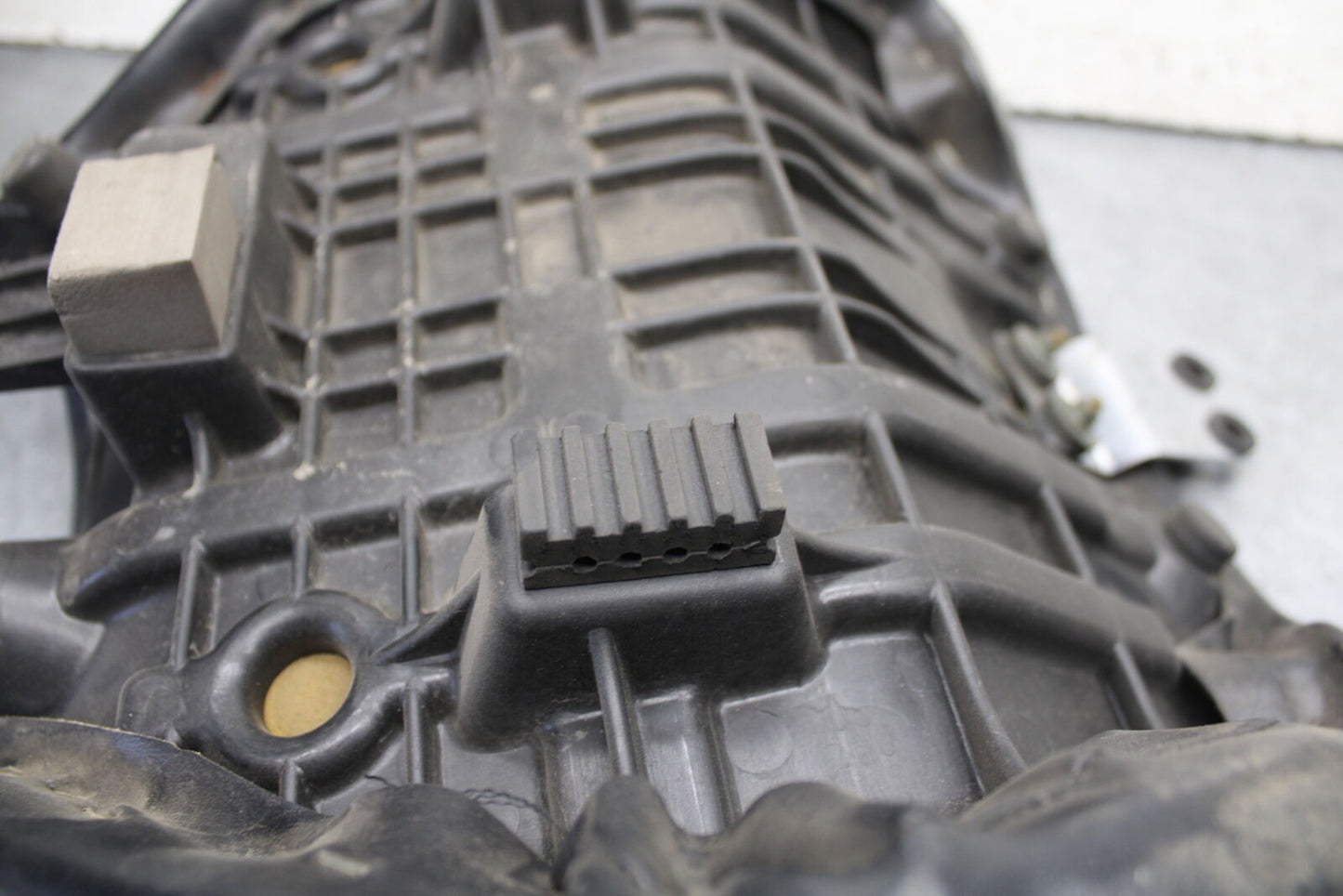 05-06 SUZUKI BOULEVARD M50 FRONT SEAT 45100-10F00-R22 45100-41F02-48H BB671