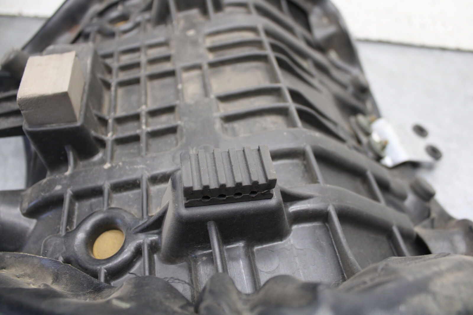 05-06 SUZUKI BOULEVARD M50 FRONT SEAT 45100-10F00-R22 45100-41F02-48H BB671