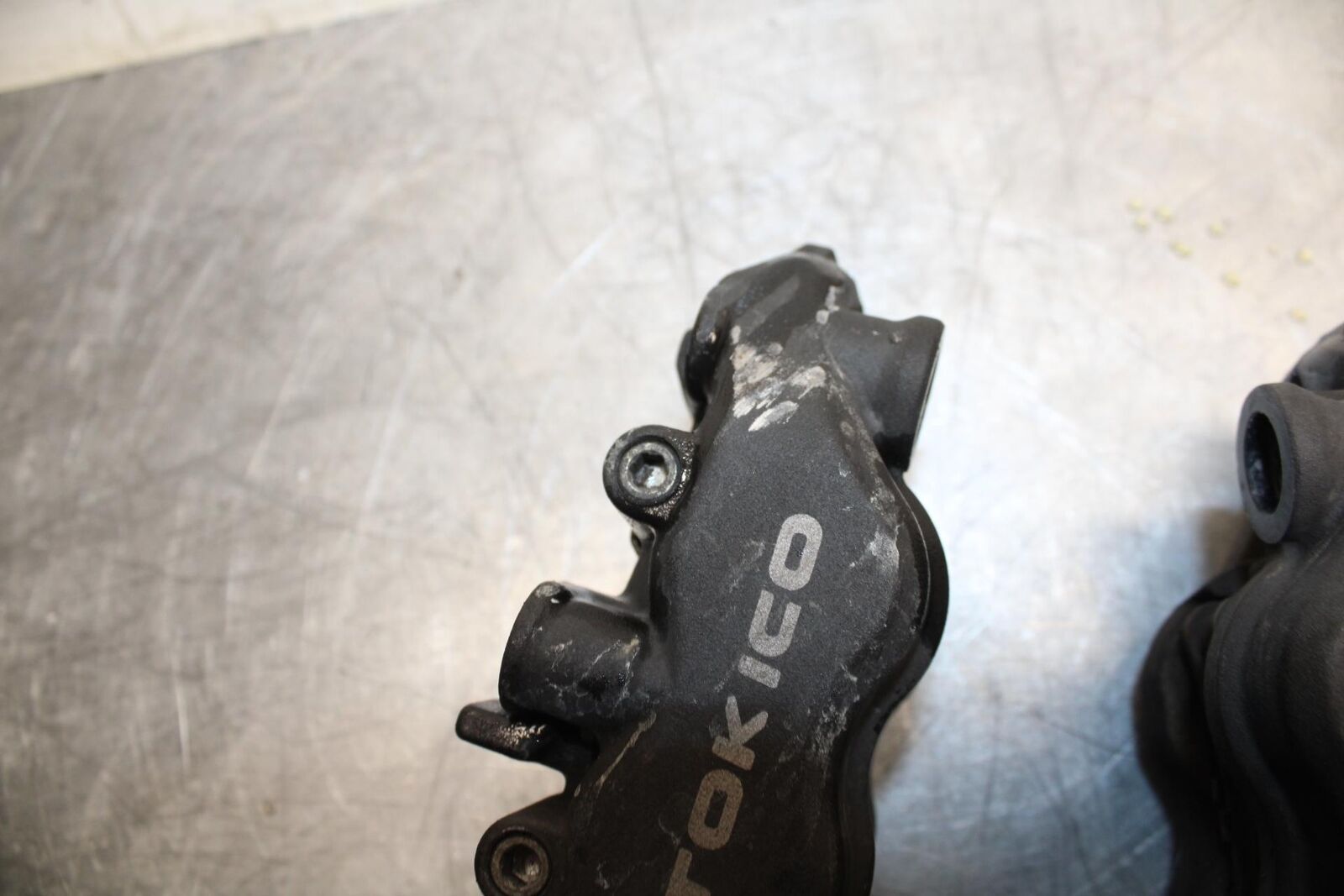05-06 HONDA CBR600RR RIGHT LEFT FRONT BRAKE CALIPER SET PAIR CALIPERS BB479