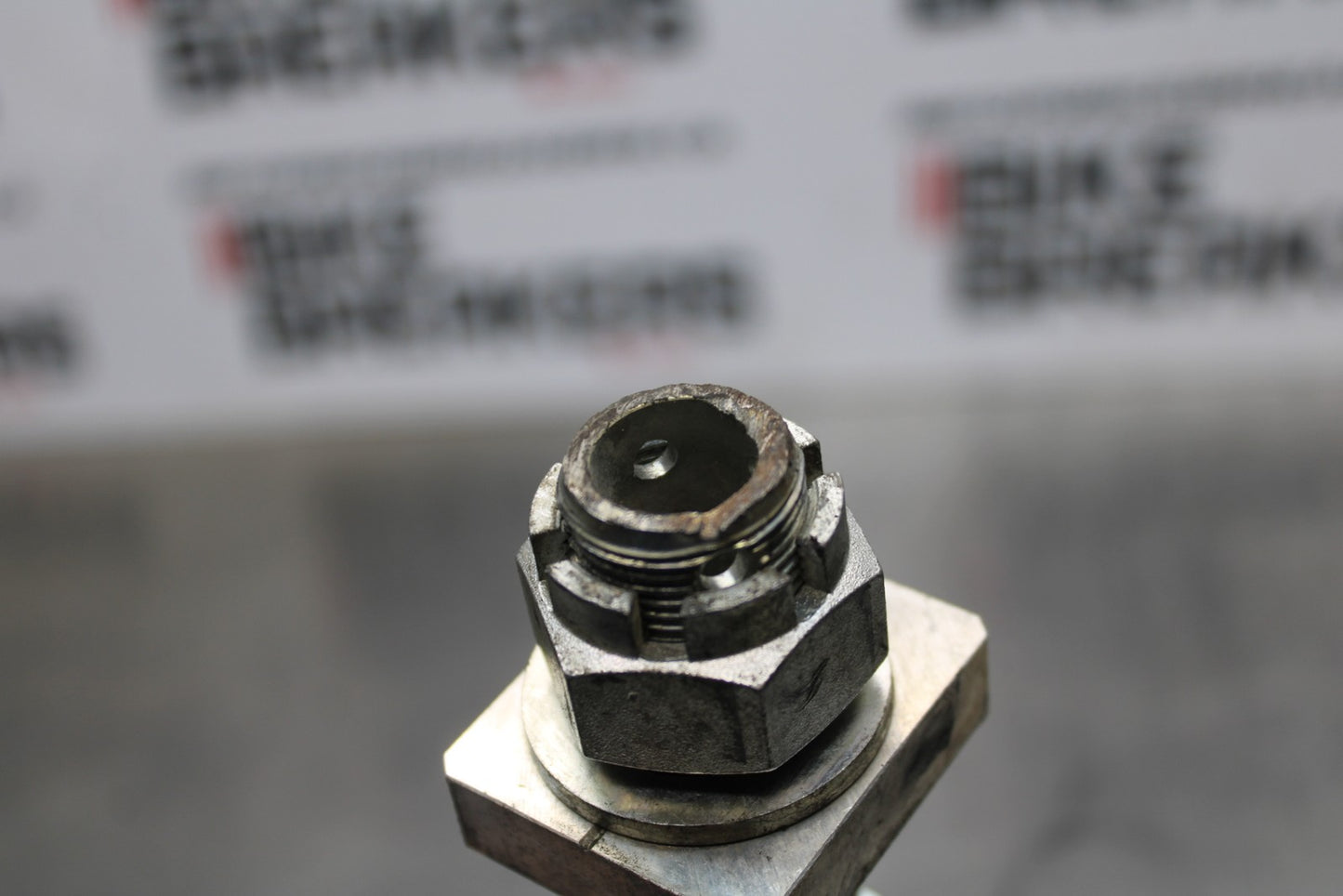 21-23 KAWASAKI NINJA ZX6R REAR AXLE BACK WHEEL RIM PIVOT BOLT AXEL BB179