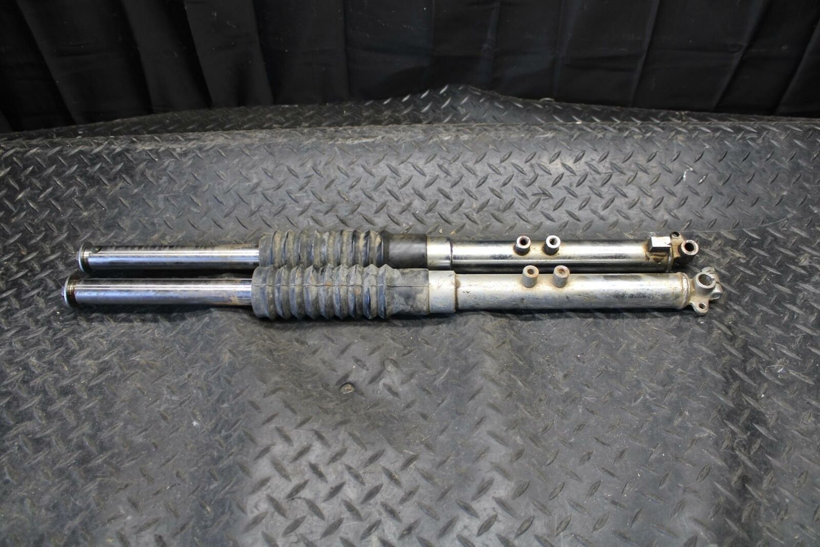 71 YAMAHA L5 RIGHT LEFT FRONT SUSPENSION FORKS SHOCKS BB230