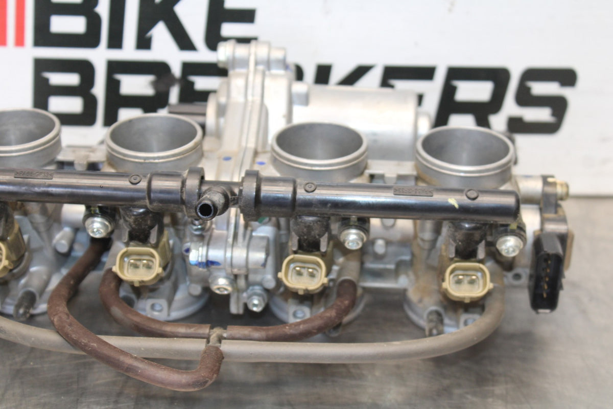 23-26 KAWASAKI NINJA ZX4RR MAIN FUEL INJECTORS / THROTTLE BODIES BB898