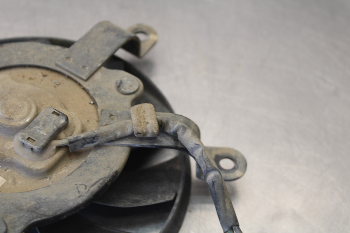 15 TRIUMPH TIGER 800 ENGINE RADIATOR COOLING FAN BB873