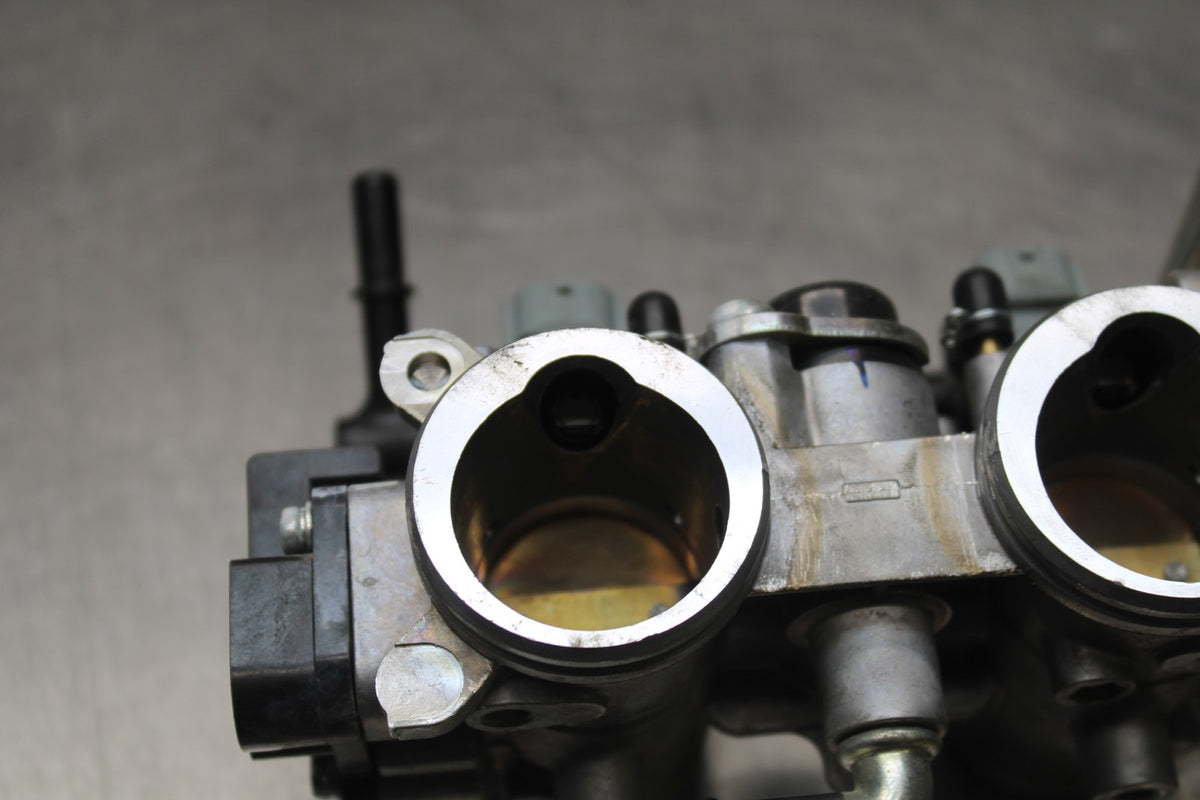 17-18 YAMAHA YZF R3 MAIN FUEL INJECTORS / THROTTLE BODIES BB813