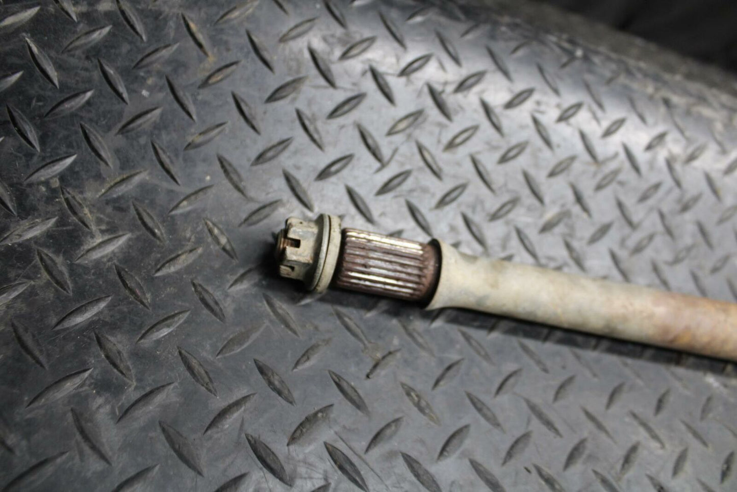 2004 Yamaha Banshee 350 YFZ350 REAR AXLE BACK WHEEL PIVOT BOLT AXEL SHAFT BB232