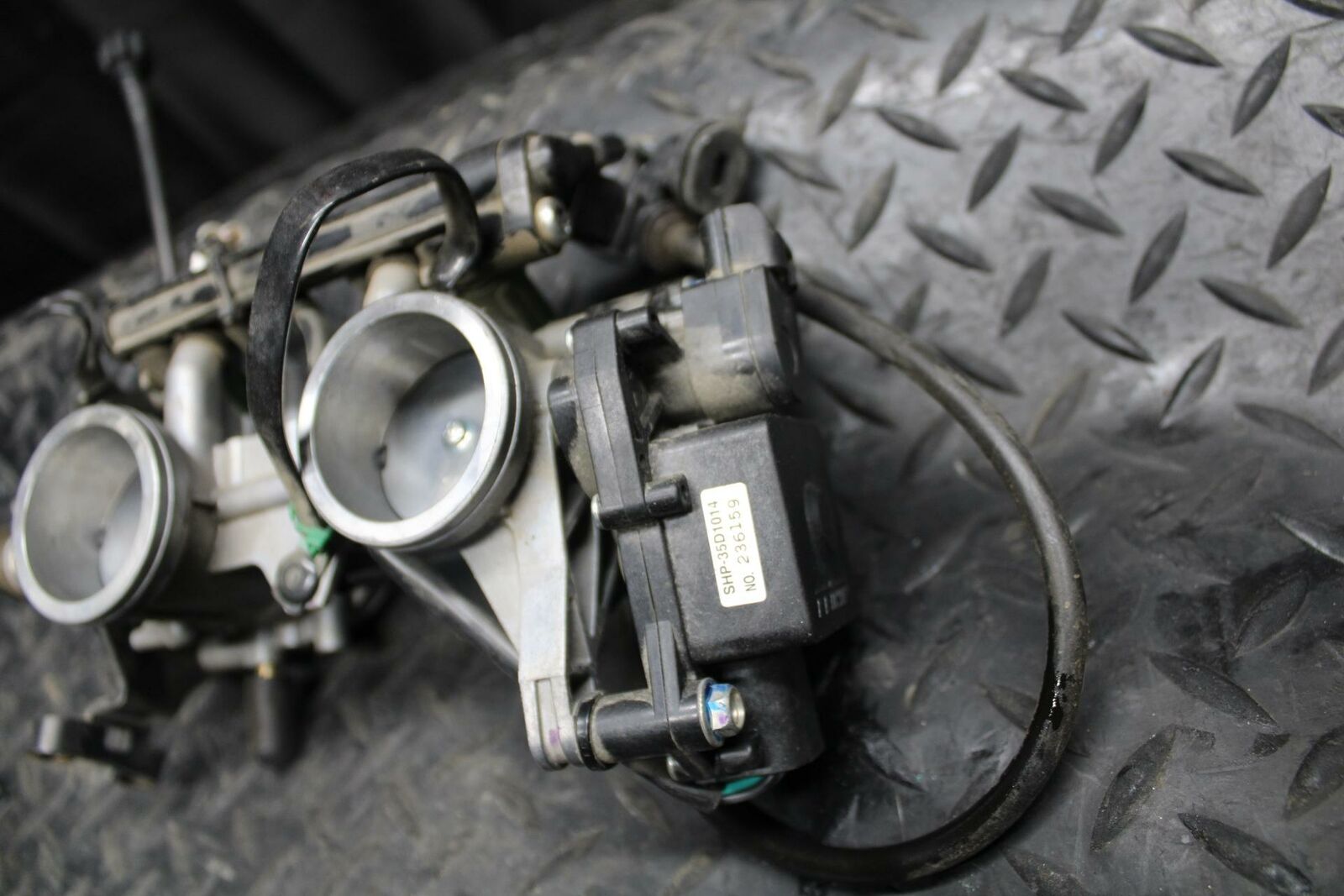 12-17 KAWASAKI NINJA 650 MAIN FUEL INJECTORS / THROTTLE BODIES BB211