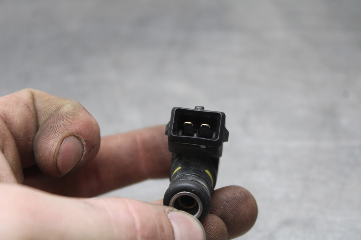 19 MOTO GUZZI V7 III FUEL INJECTOR SET PAIR BB831