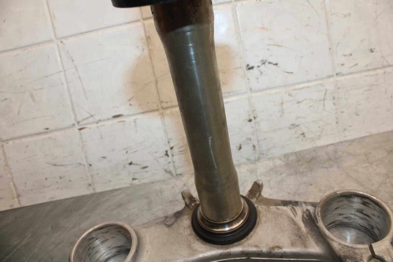 2004 Kawasaki Ninja ZX6RR ZX600M FRONT FORKS CLAMP LOWER TRIPLE TREE STEM