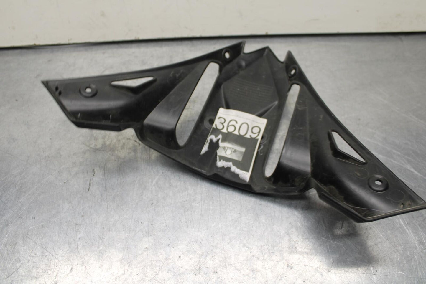 17-20 KAWASAKI NINJA 650 EX650 ABS FRONT CENTER COWL FAIRING BB88