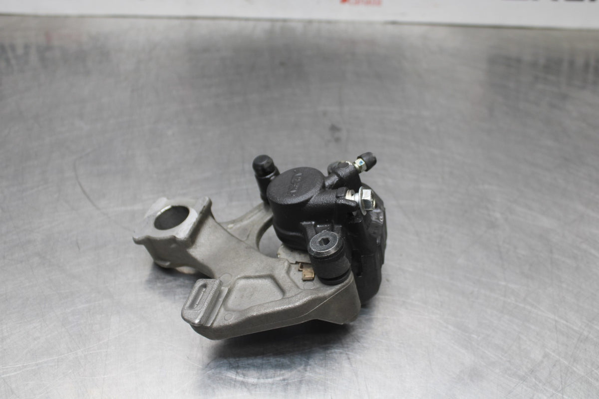 20-25 SUZUKI GSXR750 REAR BACK BRAKE CALIPER W MOUNT BRACKET BB810