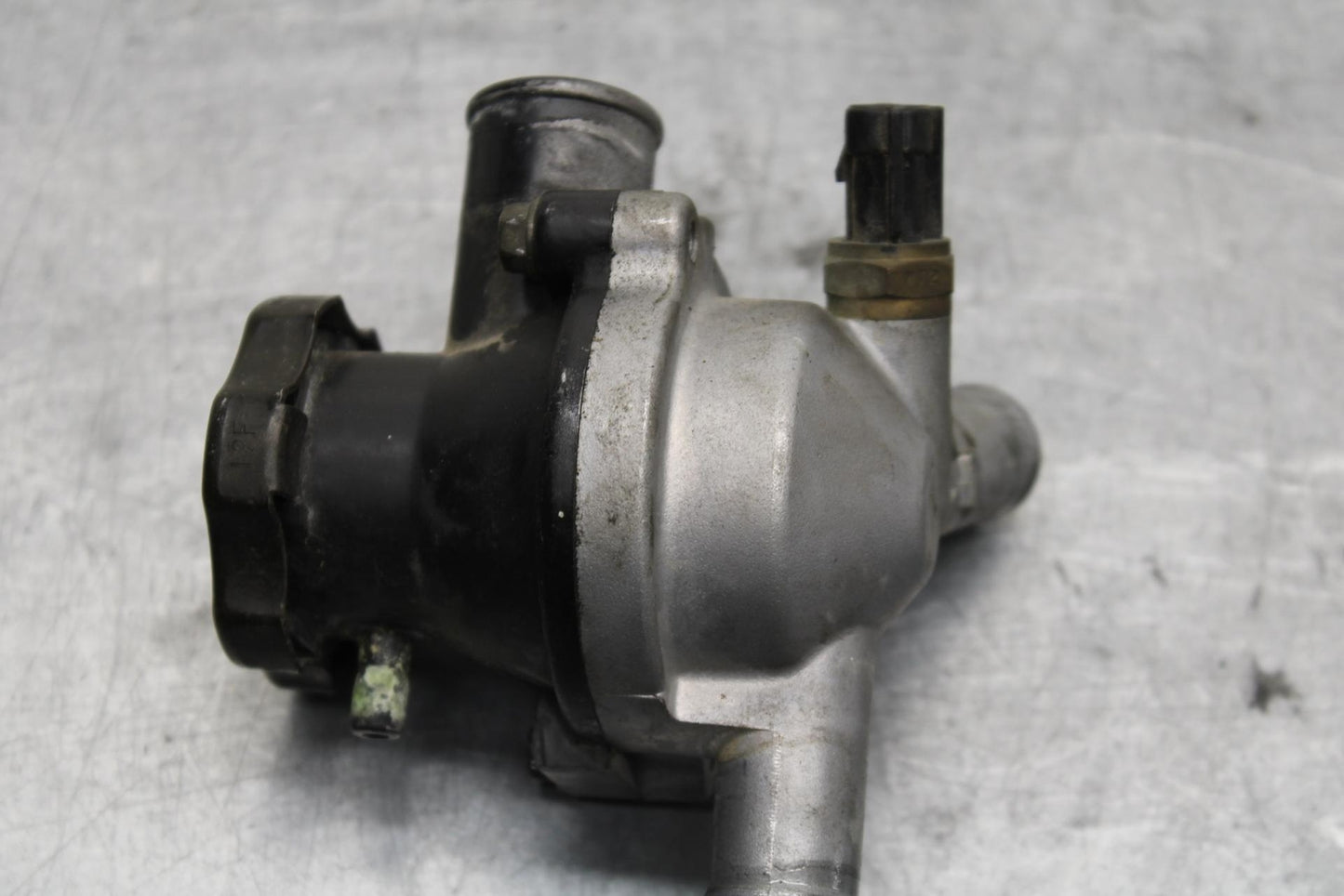 2005 Kawasaki Vulcan 1600 VN1600D COOLANT THERMOSTAT HOUSING BB556