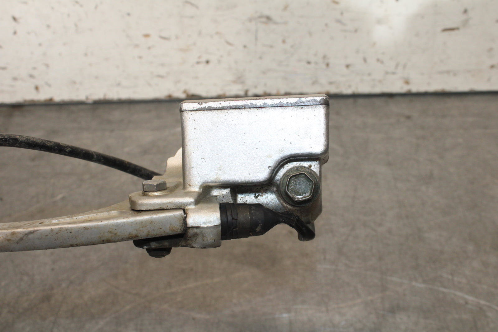 01-05 YAMAHA RAPTOR 660R FRONT BRAKE MASTER CYLINDER 5LP-2583T-03-00 BB695