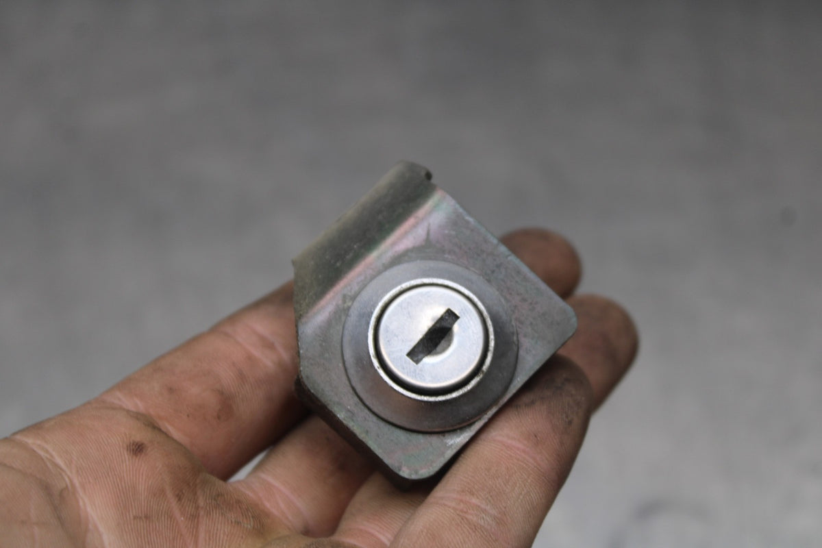 06 SUZUKI SV650S IGNITION LOCK KEY SET W/ GAS CAP AND SEAT LOCK BB783