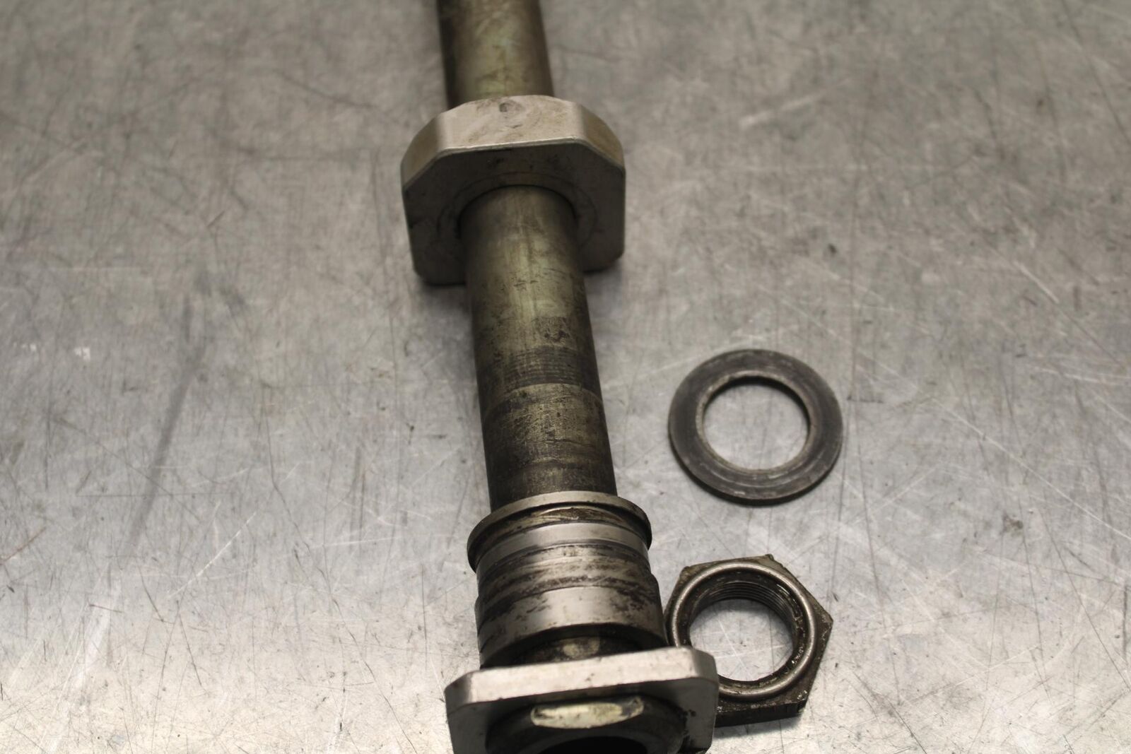 2007 Suzuki GSXR1000 REAR AXLE BACK WHEEL RIM PIVOT BOLT AXEL 64711-33E20 BB83