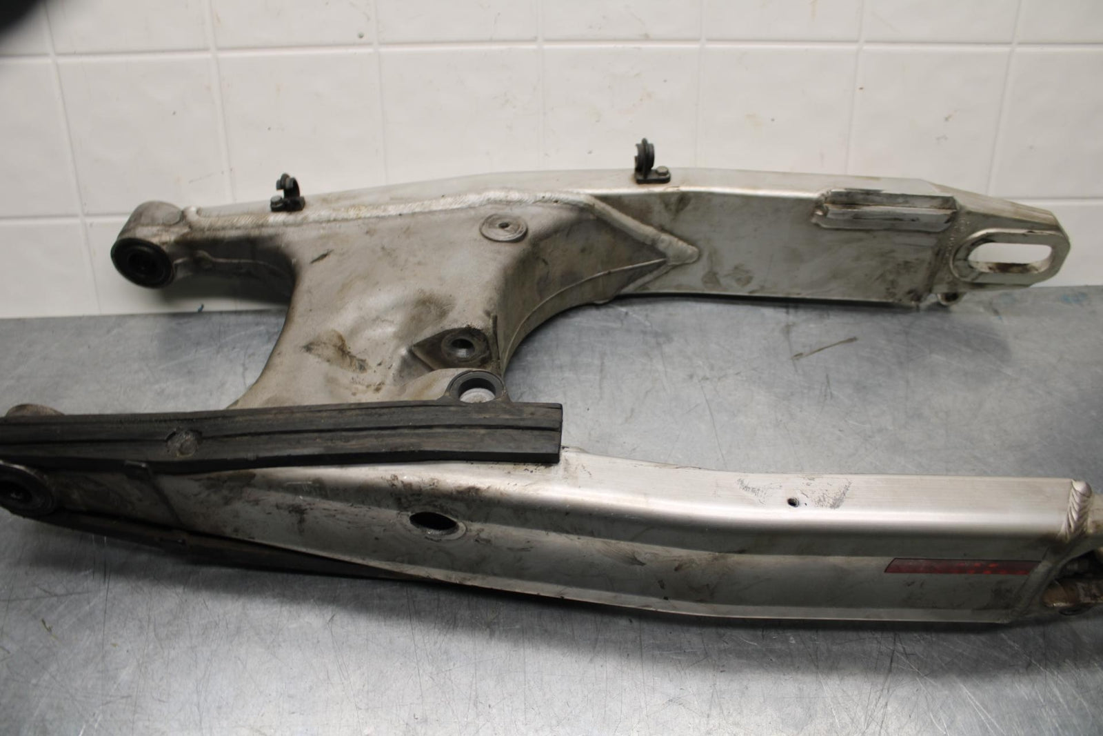07-11 KTM  990 SUPER DUKE REAR SWINGARM BACK SUSPENSION SWING ARM BB578