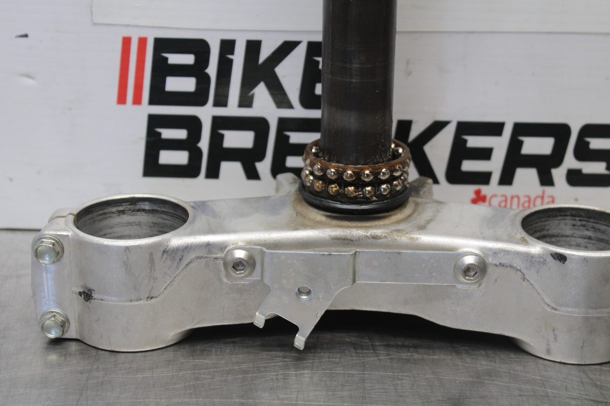 08 KAWASAKI NINJA ZX10R FRONT FORKS CLAMP LOWER TRIPLE TREE STEM BB902