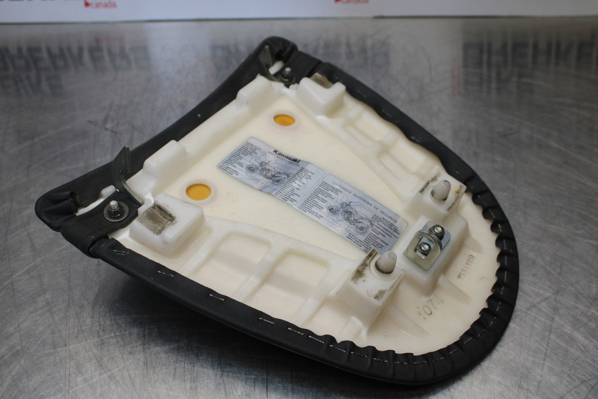03-06 KAWASAKI Z1000 REAR BACK PASSENGER TANDEM SEAT PAD SADDLE PILLION BB164