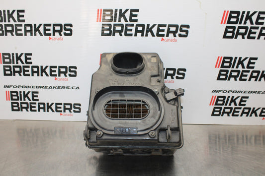 05 TRIUMPH ROCKET III AIRBOX AIR INTAKE FILTER BOX BB186