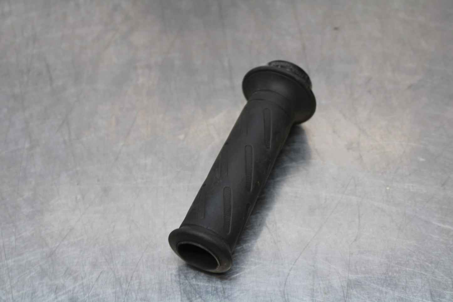 06-07 SUZUKI GSXR 600 RIGHT THROTTLE TUBE GRIP BB170