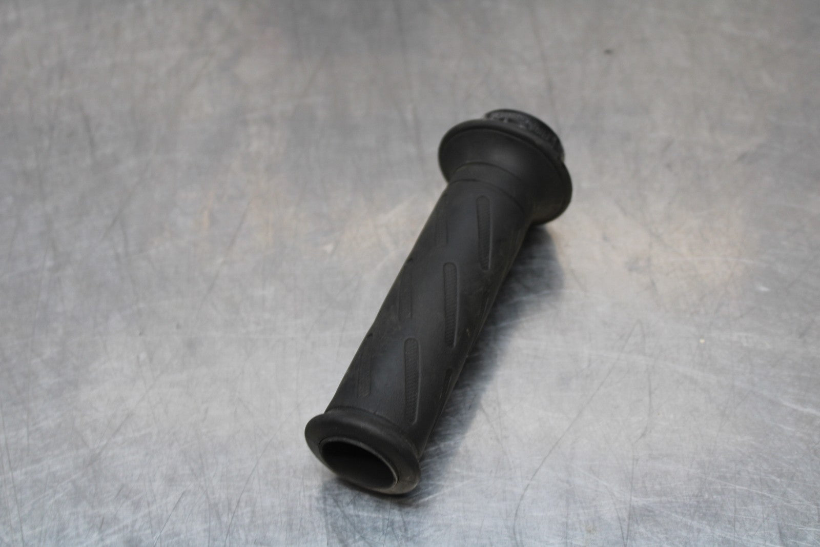 06-07 SUZUKI GSXR 600 RIGHT THROTTLE TUBE GRIP BB170