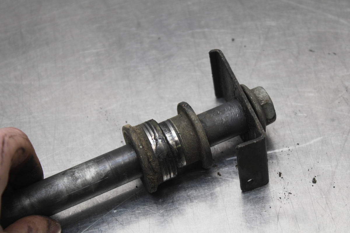 06 KAWASAKI Z750 REAR AXLE BACK WHEEL RIM PIVOT BOLT AXEL BB837