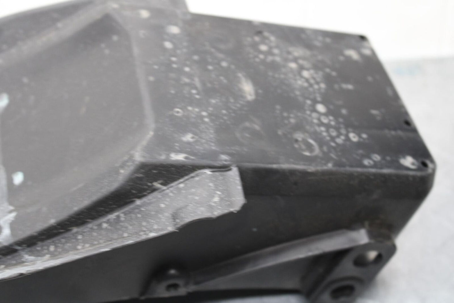 22-23 YAMAHA YZF R7 REAR BACK TAIL UNDERTAIL BATTERY TRAY PLASTIC BB583