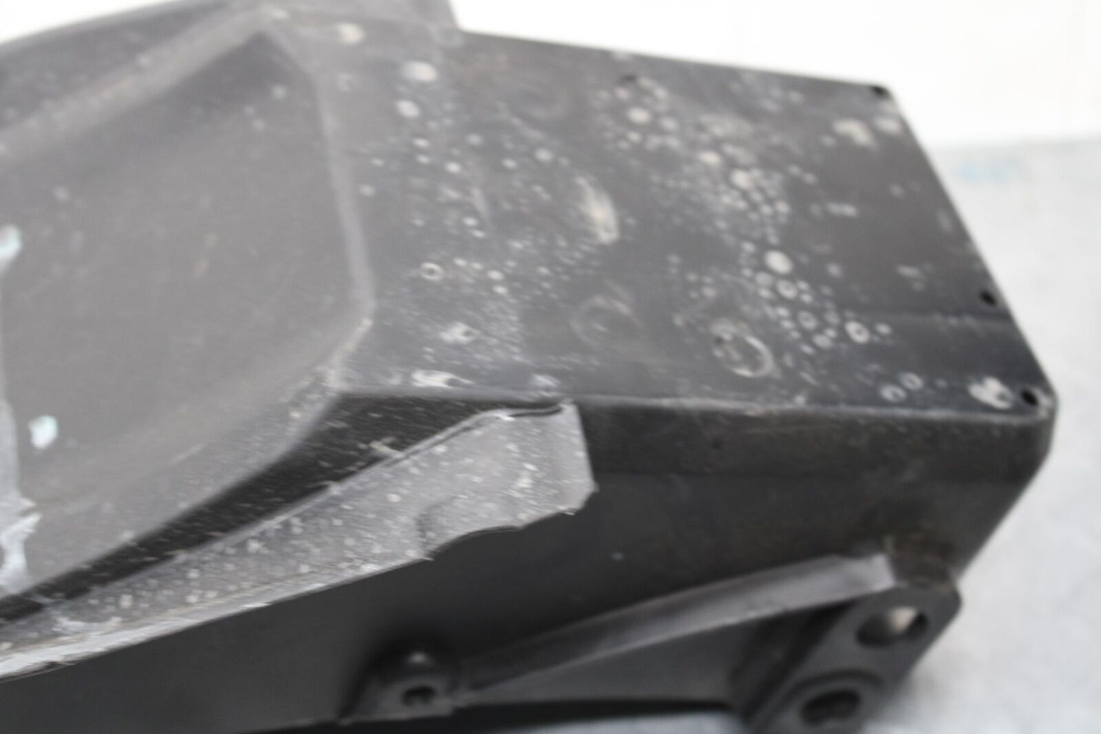 22-23 YAMAHA YZF R7 REAR BACK TAIL UNDERTAIL BATTERY TRAY PLASTIC BB583