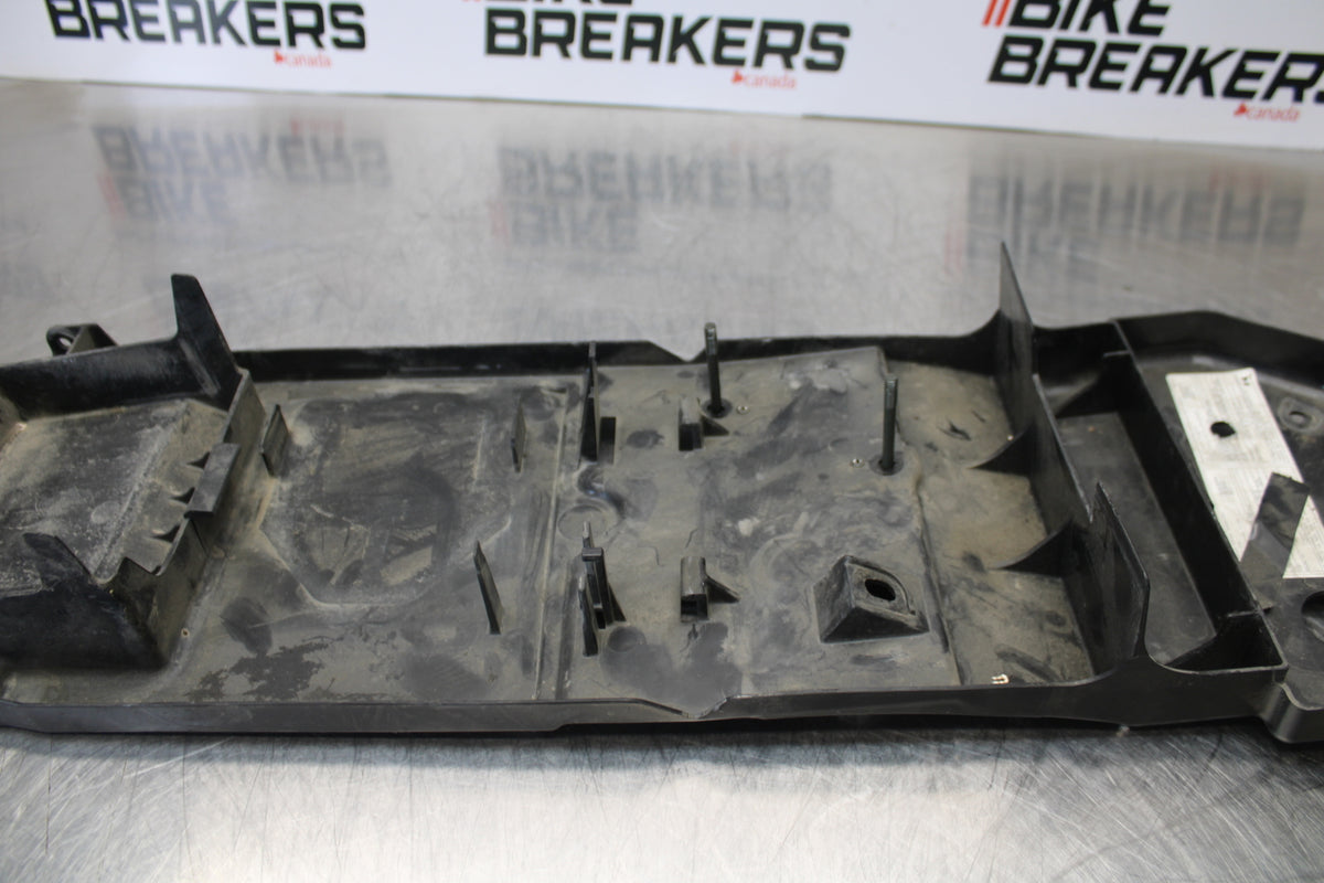 04-05 KAWASAKI NINJA ZX10R REAR BACK TAIL UNDERTAIL BATTERY TRAY PLASTIC BB163