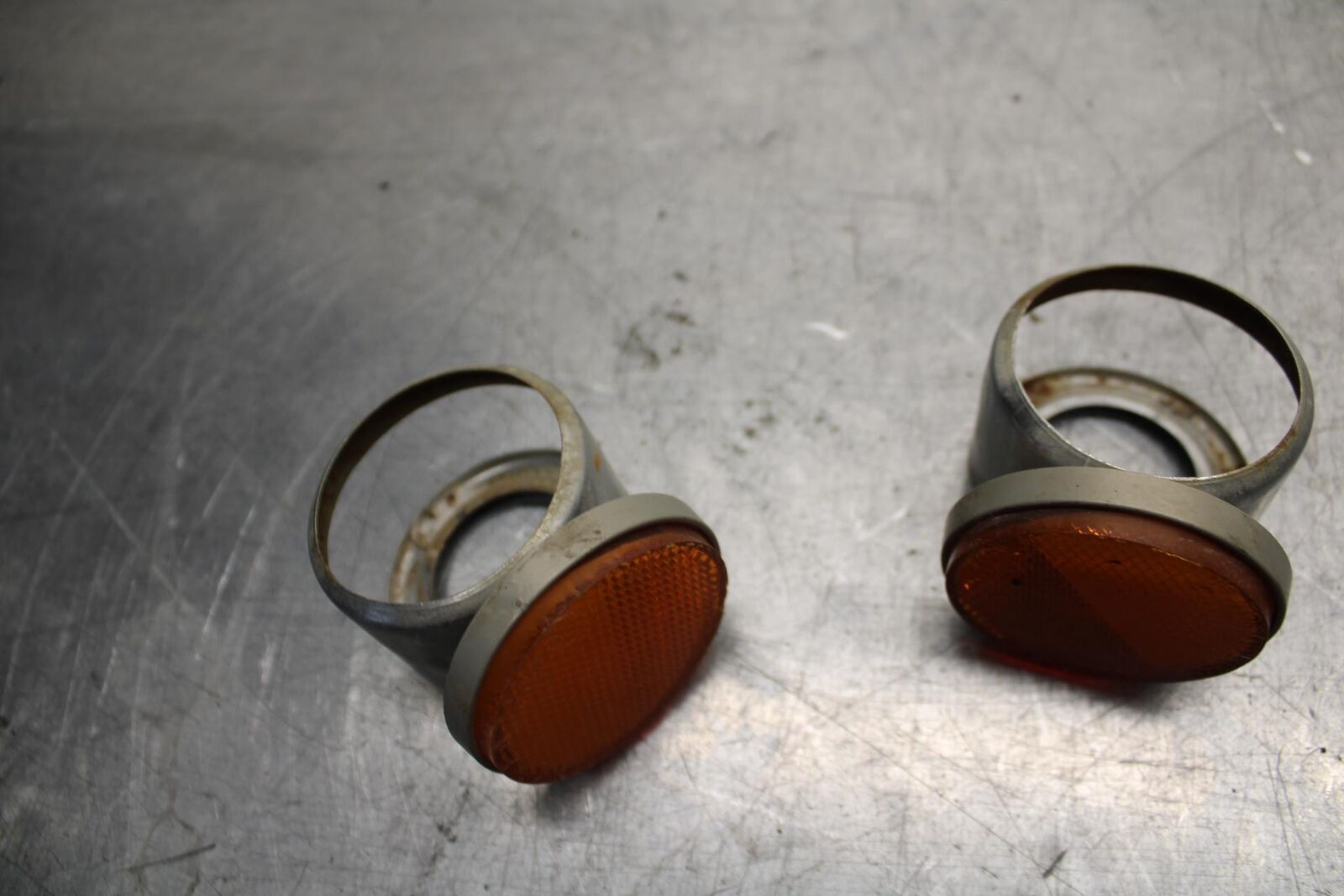 75 SUZUKI GT 550 FRONT REFLECTORS REFLECTOR SET PAIR BB72