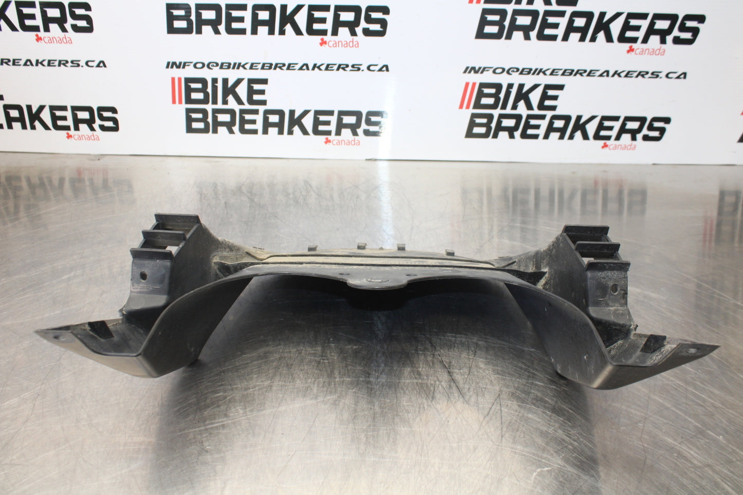 03 SUZUKI SV650S LOWER FRONT UPPER INNER HEADLIGHT COWL FAIRING  BB167
