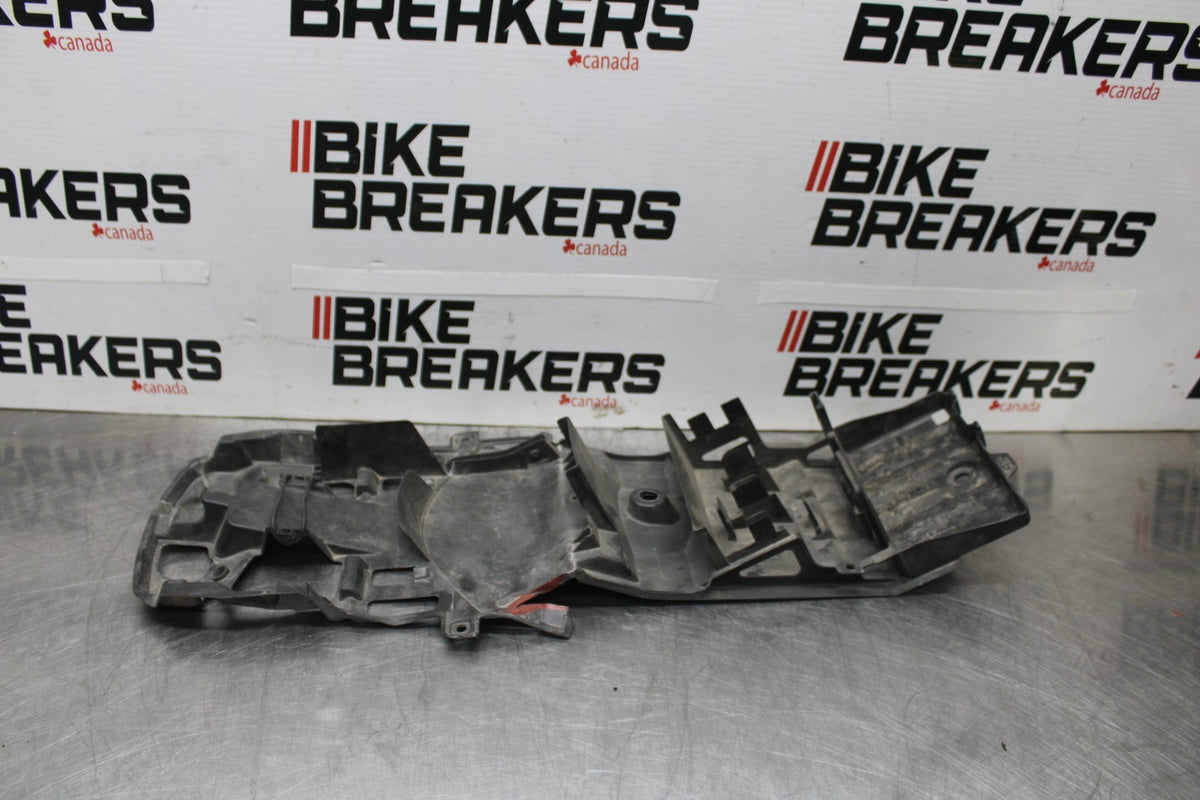 11-24 SUZUKI GSXR750 REAR BACK TAIL UNDERTAIL BATTERY TRAY PLASTIC BB879