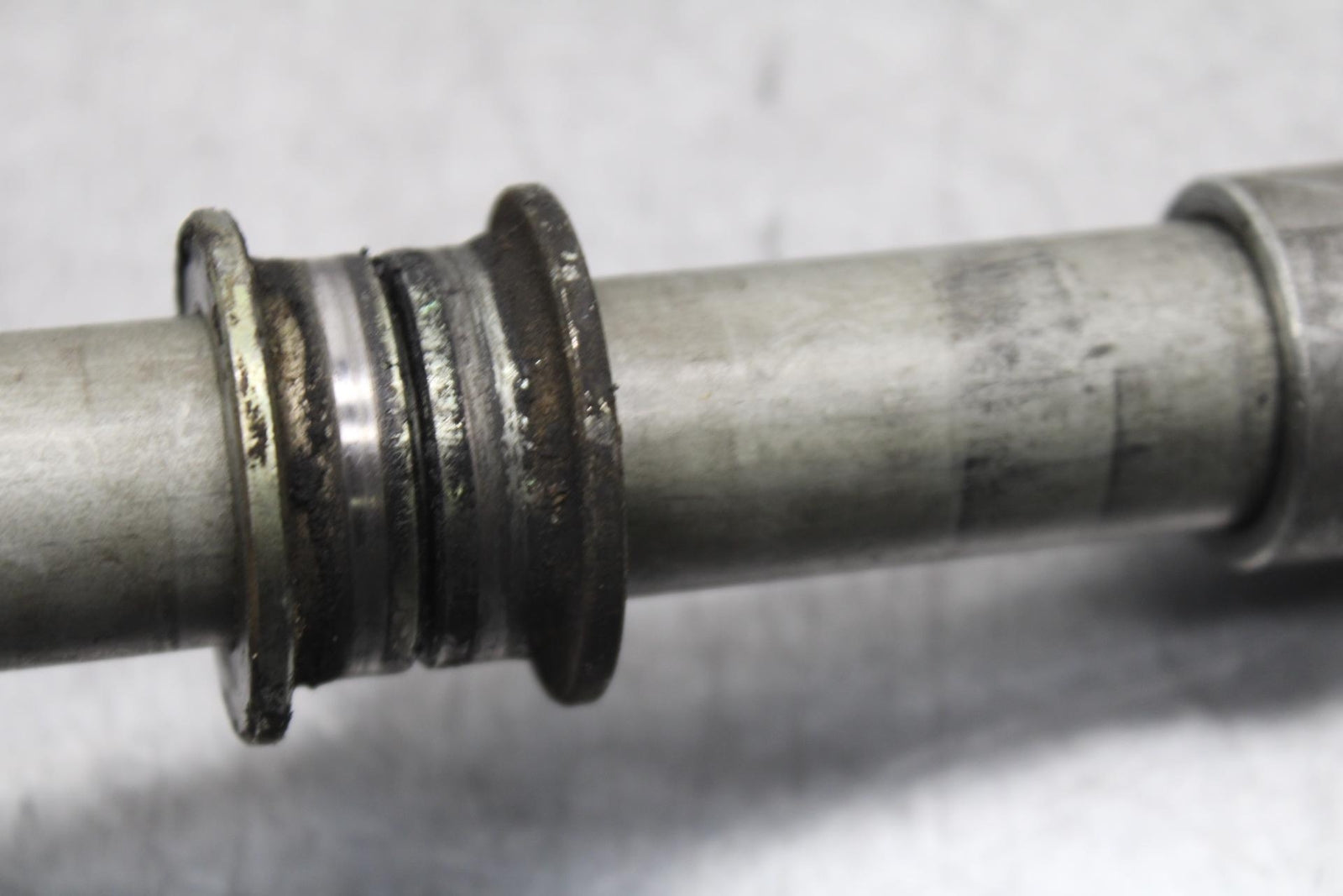 03 KAWASAKI NINJA ZX6RR ZX600K FRONT WHEEL RIM AXLE PIVOT BOLT BB105