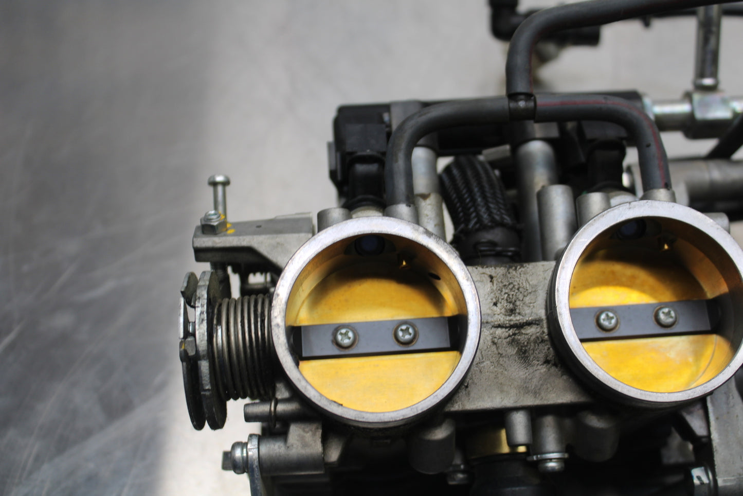 11 SUZUKI GSXR1000 MAIN FUEL INJECTORS / THROTTLE BODIES BB142