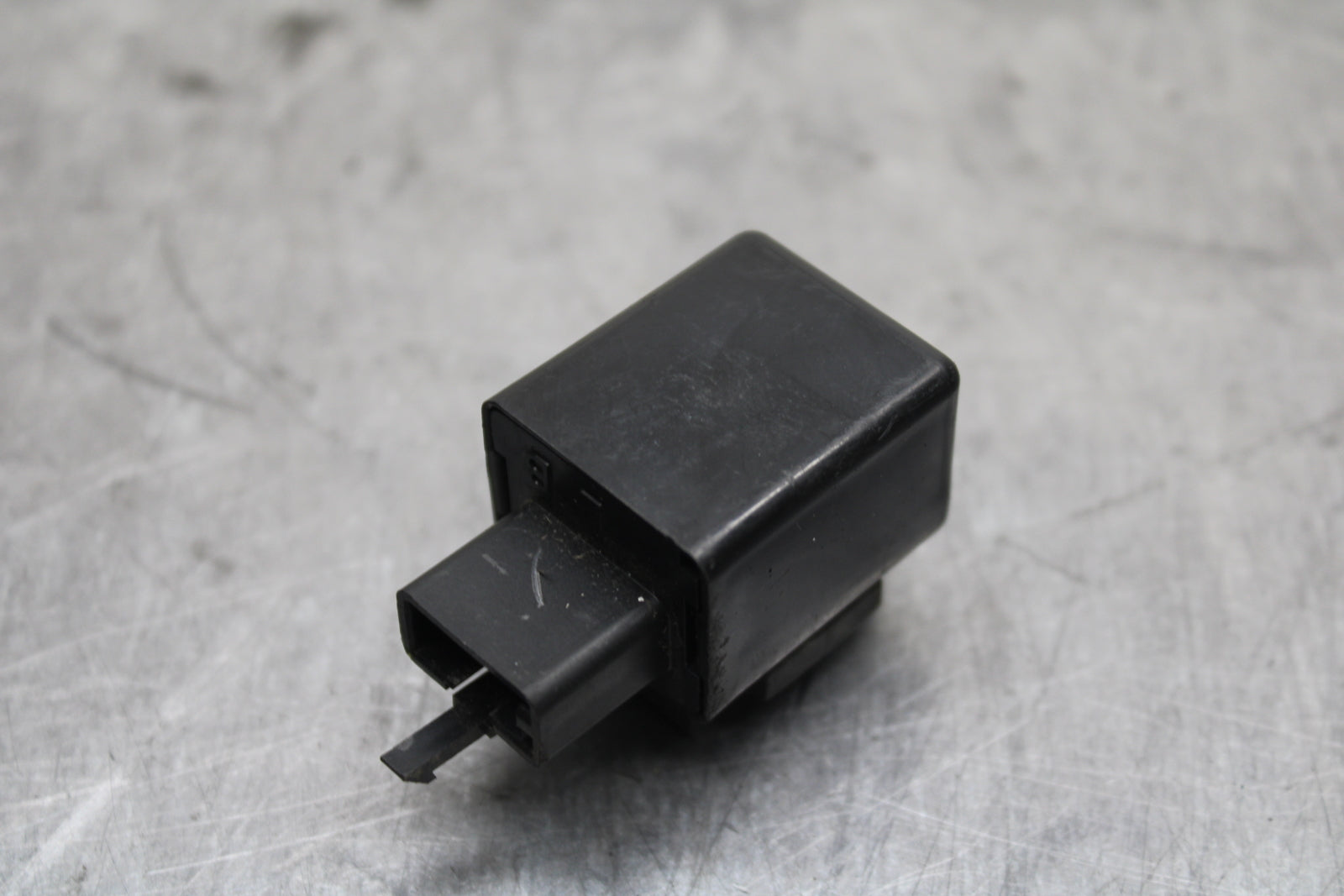 04-05 YAMAHA YZF R1 TURN SIGNAL BLINKER RELAY FLASHER SWITCH BB131