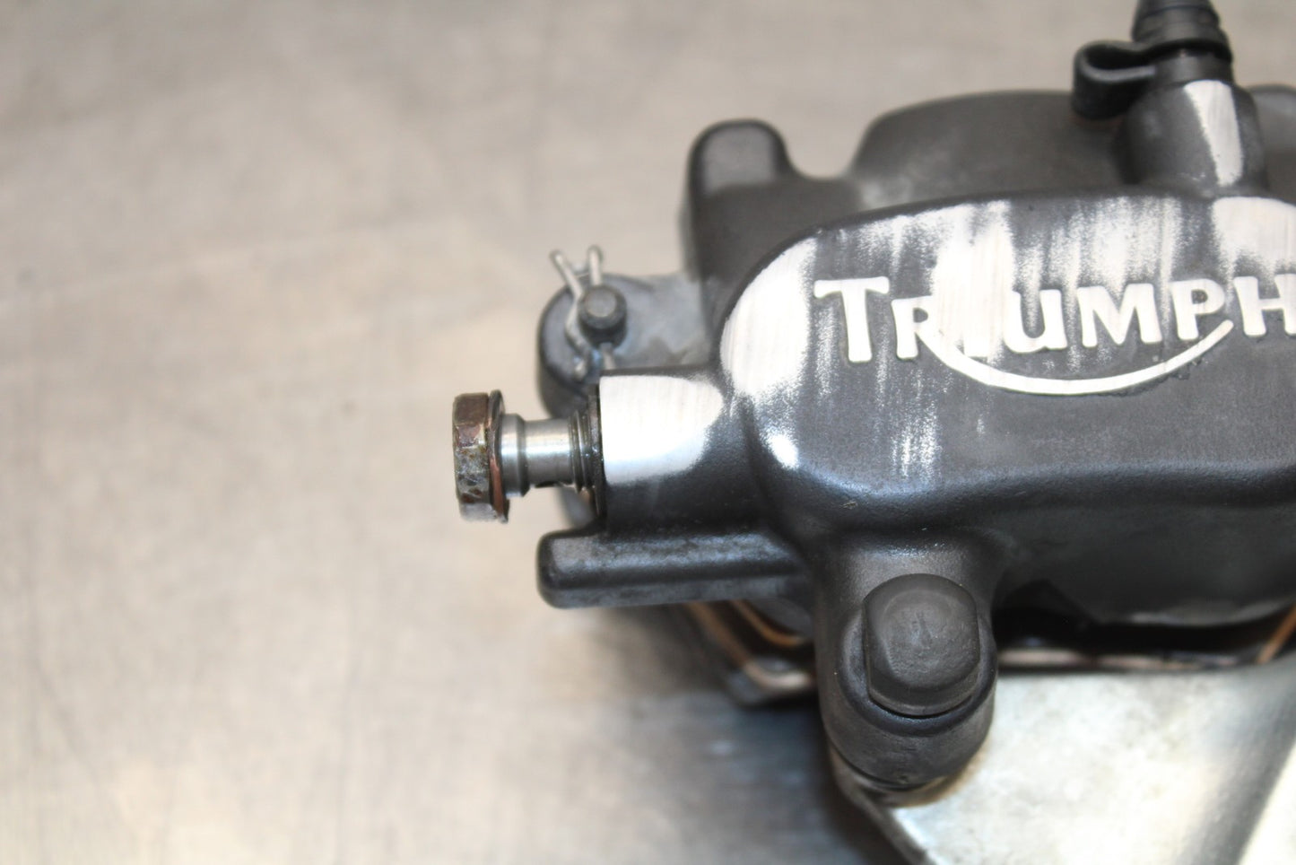 05 TRIUMPH ROCKET III REAR BACK BRAKE CALIPER W MOUNT BRACKET BB186
