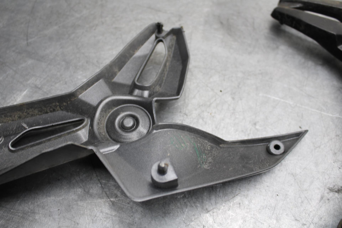 17 KAWASAKI Z900 ZR900 RIGHT LEFT FRAME MID SIDE COVERS COWLS PANELS TRIM BB549