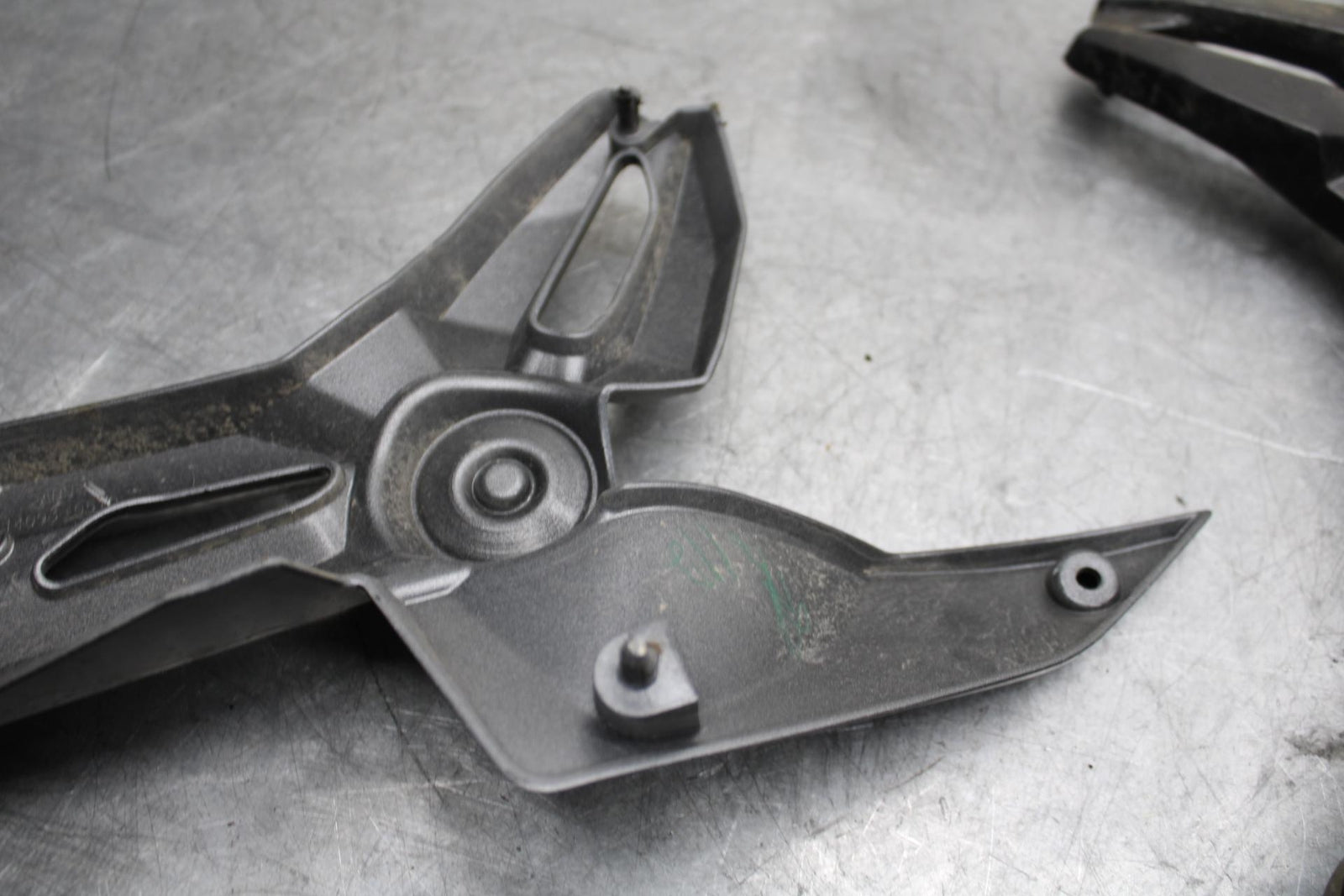 17 KAWASAKI Z900 ZR900 RIGHT LEFT FRAME MID SIDE COVERS COWLS PANELS TRIM BB549