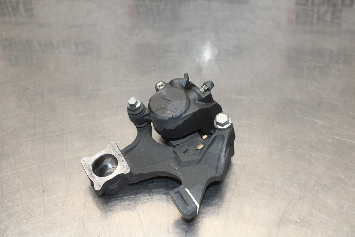 08-10 SUZUKI GSXR 600 REAR BACK BRAKE CALIPER W MOUNT BRACKET BB202