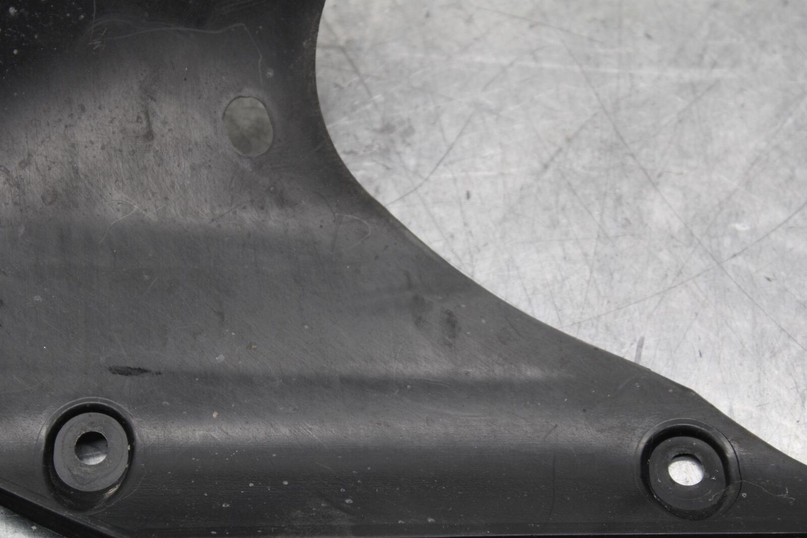 20 SUZUKI GSXR 1000 CENTER UNDER PANEL TRIM COWL BB597