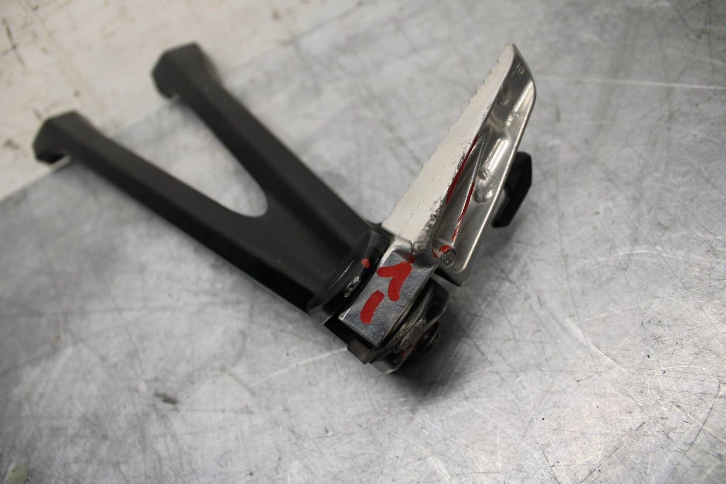 11-21 SUZUKI GSXR750 LEFT REAR BACK PASSENGER PEG 43700-14J00 BB486